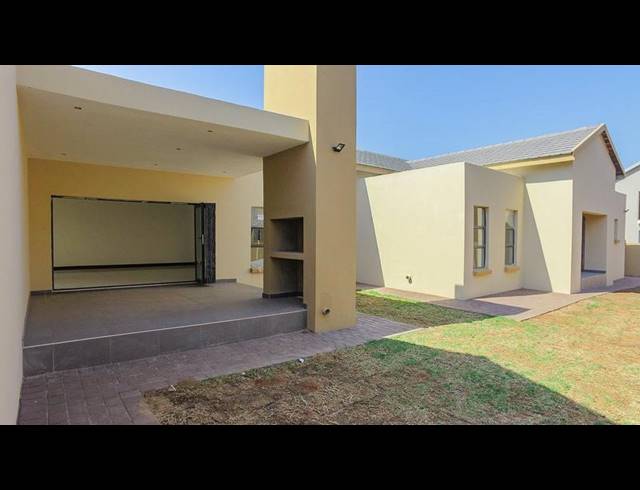 3 BEDROOM HOUSE FOR SALE IN COPPERLEAF ESTATE